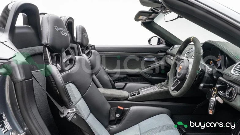Porsche 718 Spyder Серый