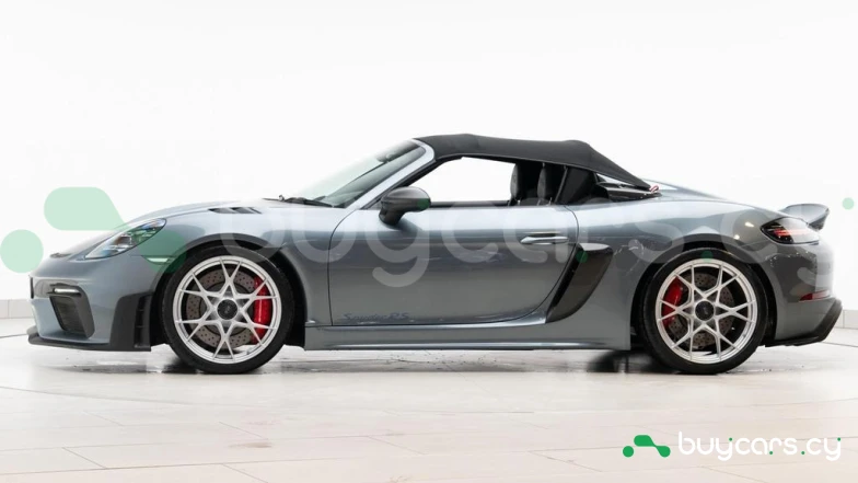 Porsche 718 Spyder Серый