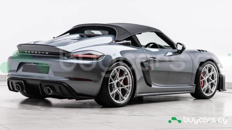 Porsche 718 Spyder Серый