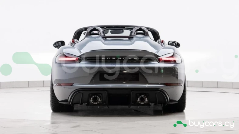 Porsche 718 Spyder Серый