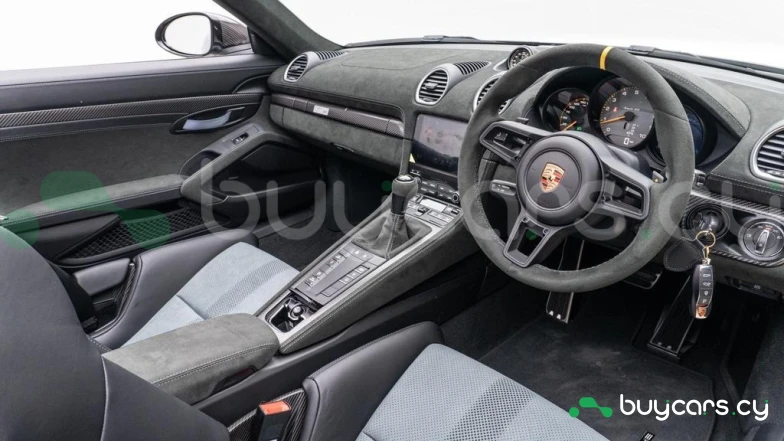 Porsche 718 Spyder Серый