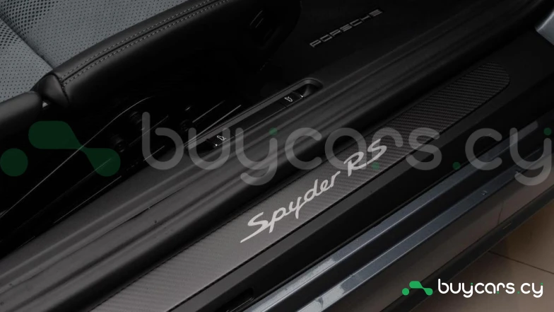 Porsche 718 Spyder Серый