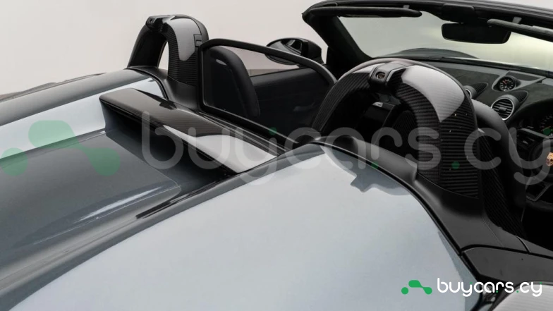 Porsche 718 Spyder Серый