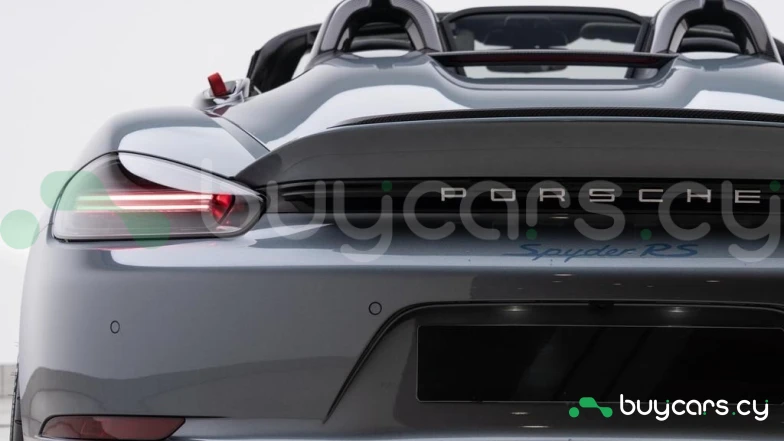 Porsche 718 Spyder Серый