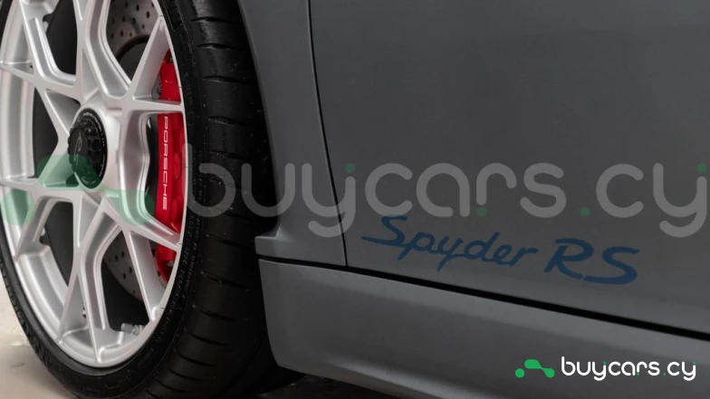 Porsche 718 Spyder Серый