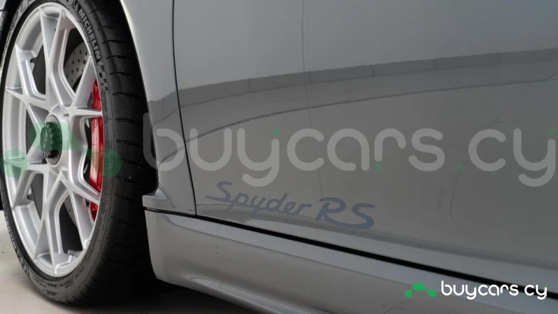Porsche 718 Spyder Серый