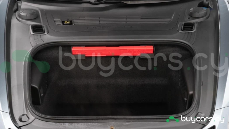 Porsche 718 Spyder Серый