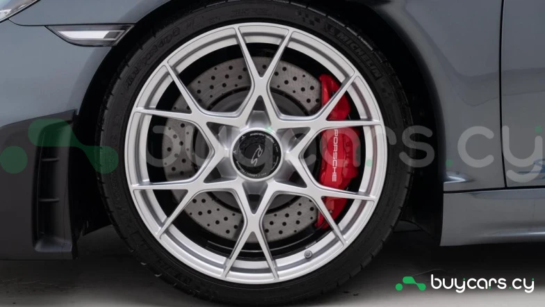 Porsche 718 Spyder Серый