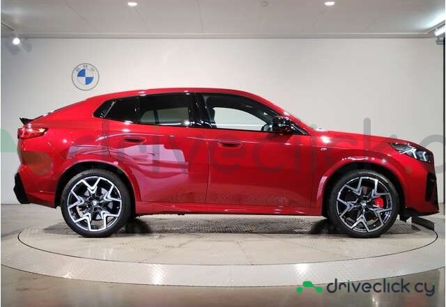 BMW X2 Красный