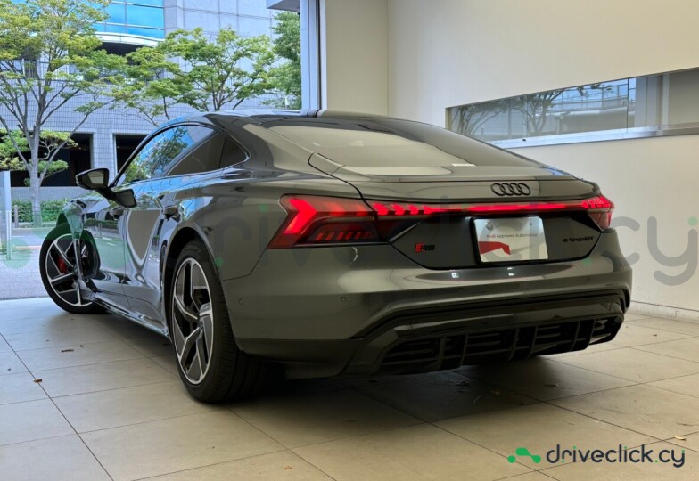 Audi RS e-tron GT Серый