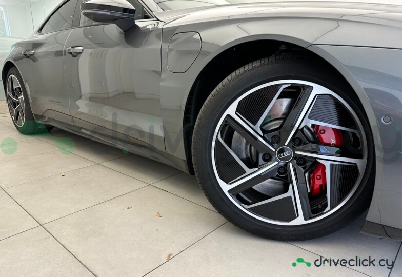 Audi RS e-tron GT Серый