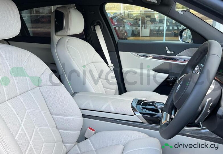 BMW 7 series Black