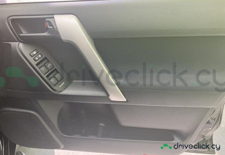 Toyota Land Cruiser Prado Черный