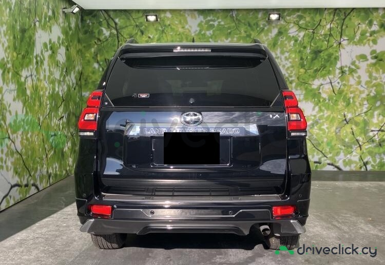 Toyota Land Cruiser Prado Черный
