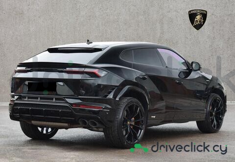 Lamborghini Urus Black