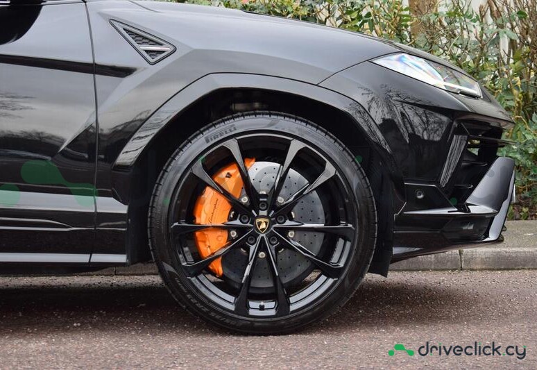 Lamborghini Urus Black