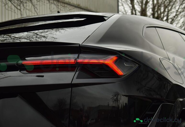 Lamborghini Urus Black