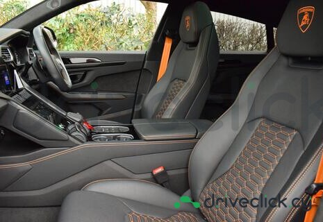 Lamborghini Urus Black