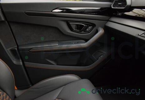 Lamborghini Urus Black
