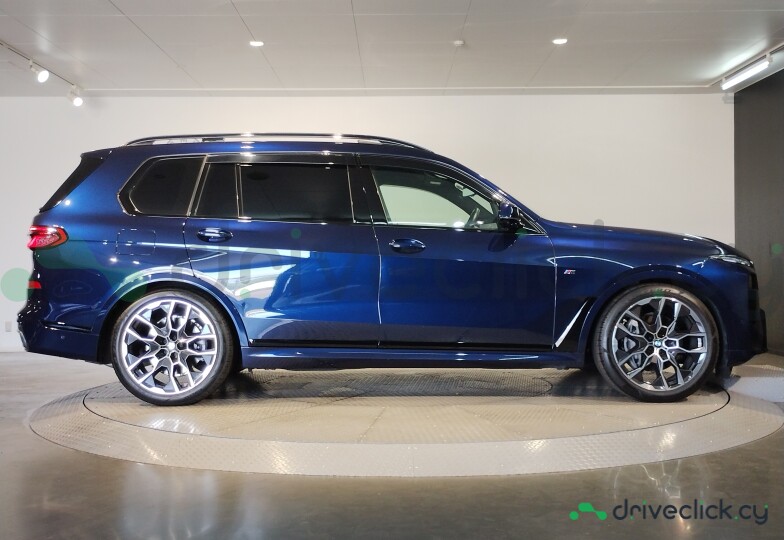 BMW X7 Blue