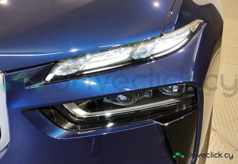 BMW X7 Blue
