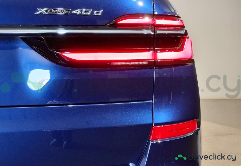 BMW X7 Blue