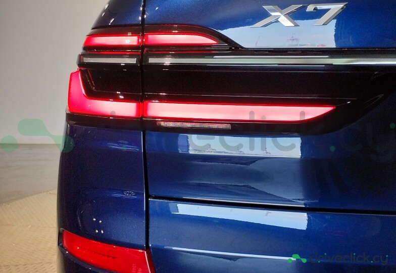 BMW X7 Blue