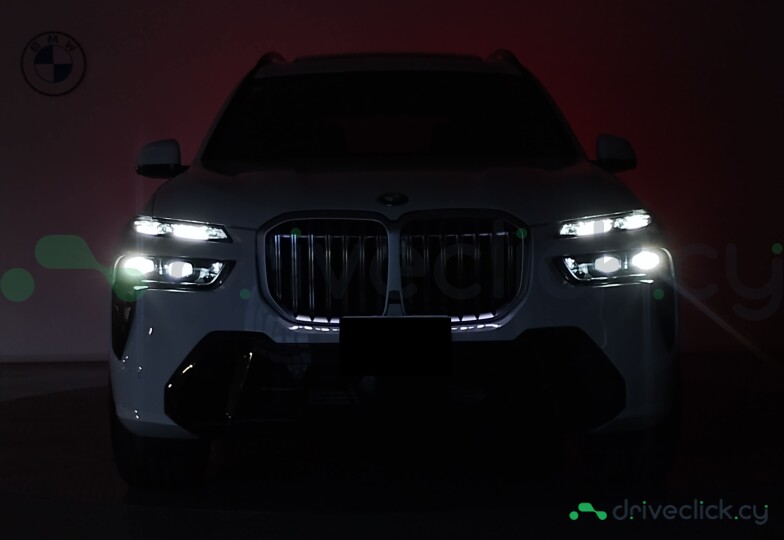BMW X7 White