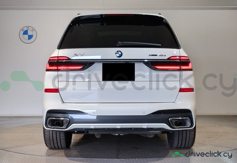 BMW X7 White