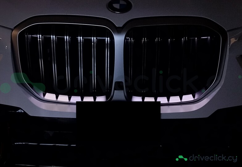 BMW X7 White