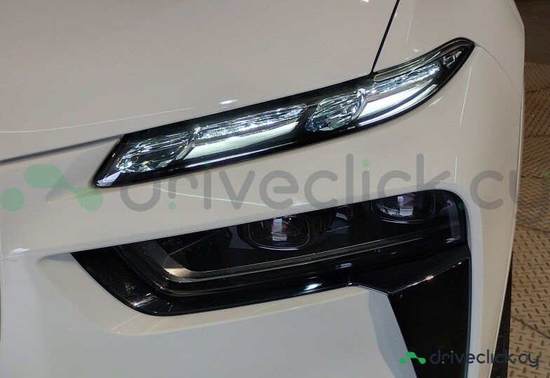 BMW X7 White