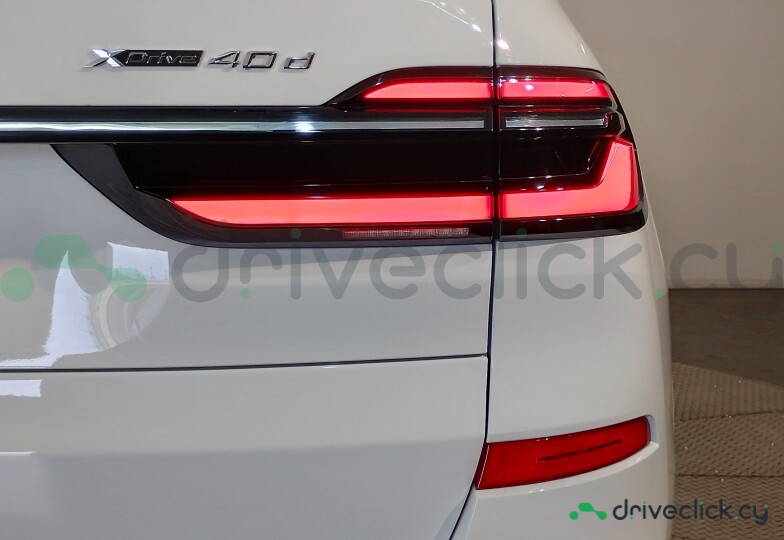 BMW X7 White