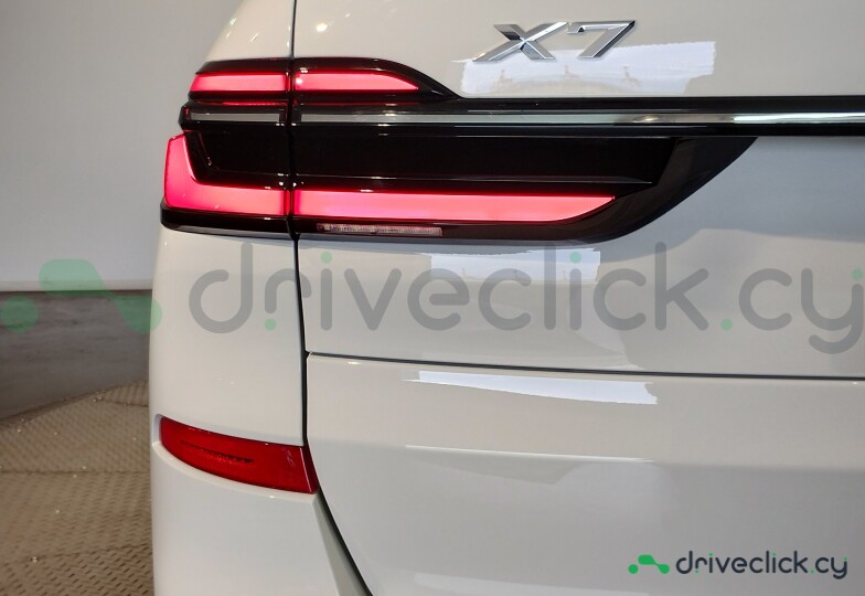 BMW X7 White