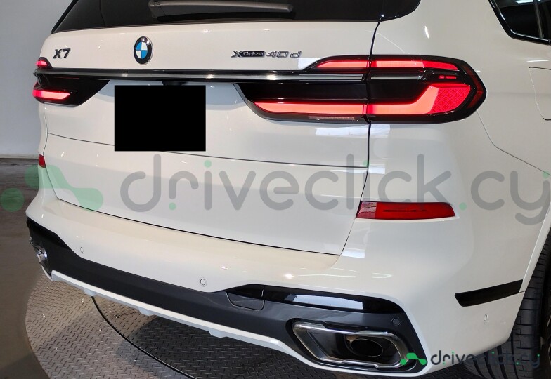 BMW X7 White