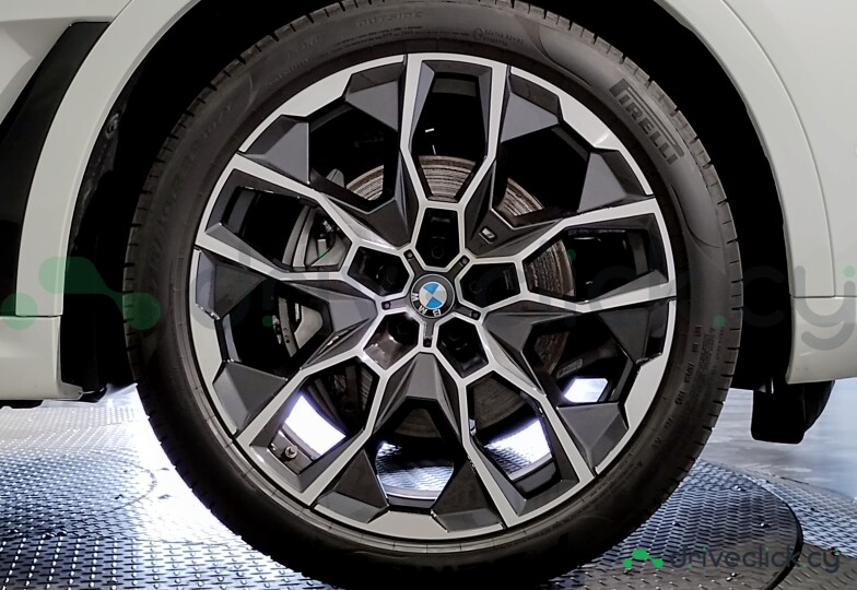 BMW X7 White