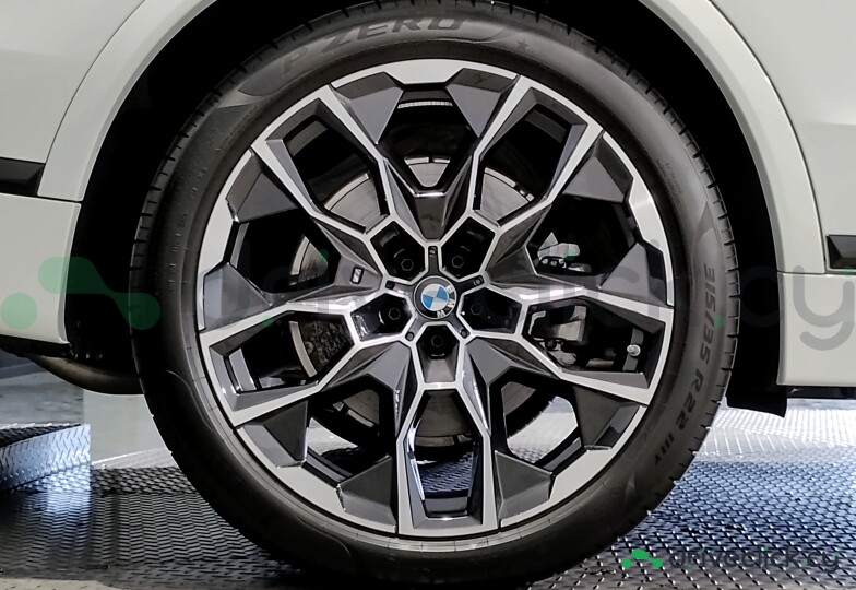 BMW X7 White