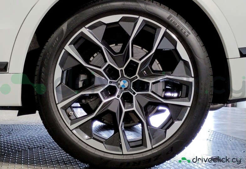 BMW X7 White