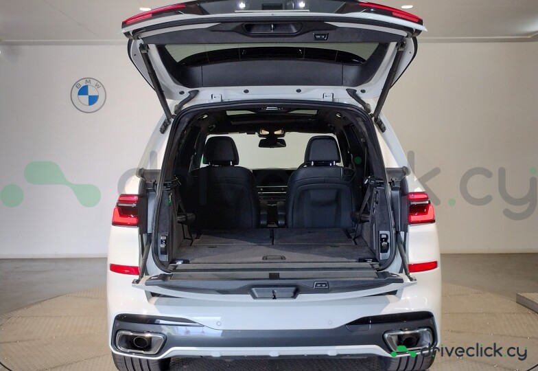 BMW X7 White