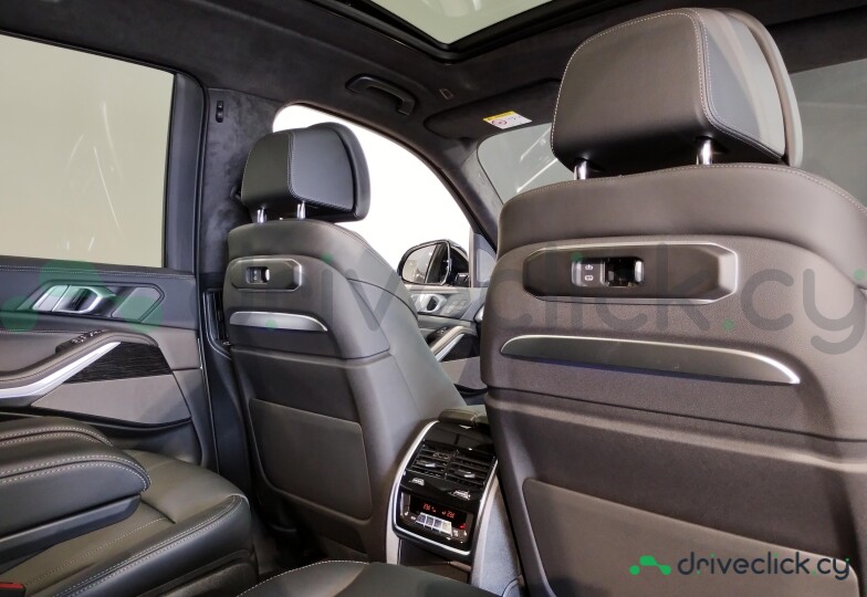 BMW X7 White