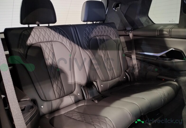 BMW X7 White