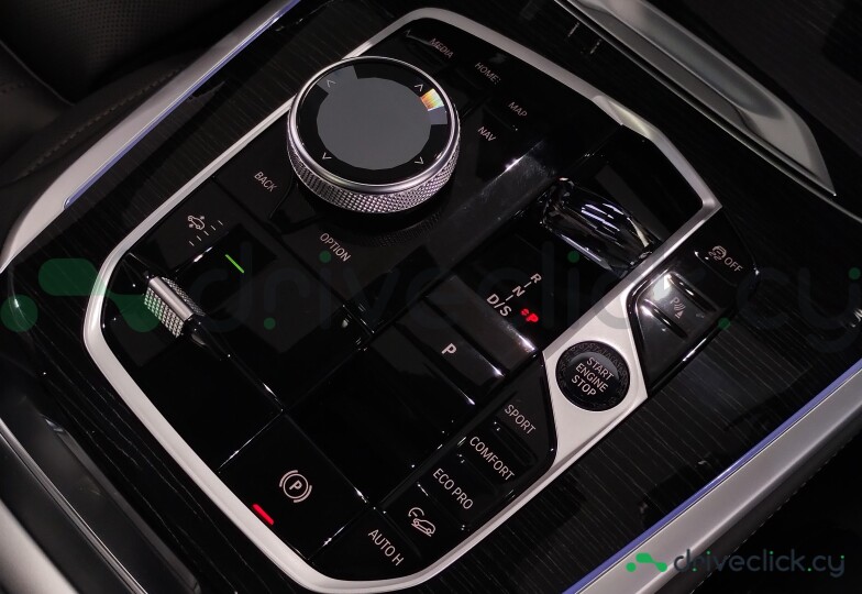 BMW X7 White