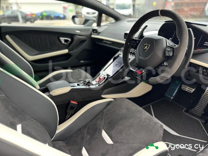 Lamborghini Huracan Черный