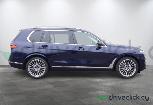 BMW X7 Blue