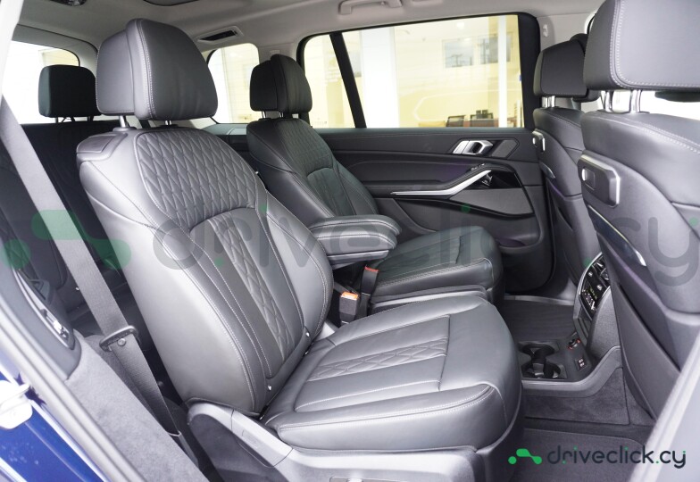 BMW X7 Blue