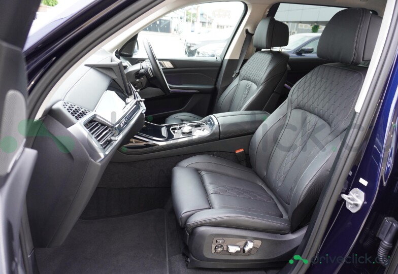 BMW X7 Blue