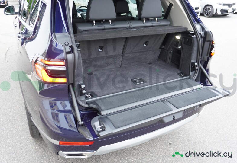 BMW X7 Blue