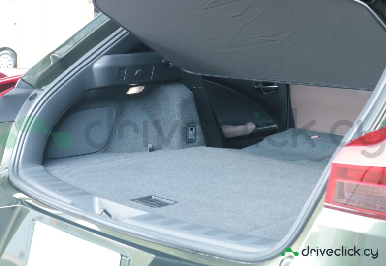 Lexus UX Green