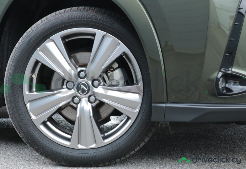 Lexus UX Green