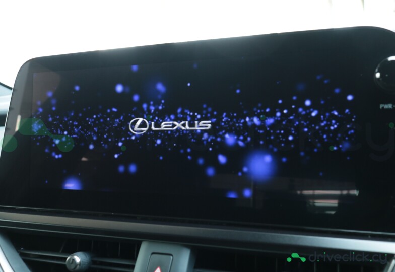 Lexus UX Green