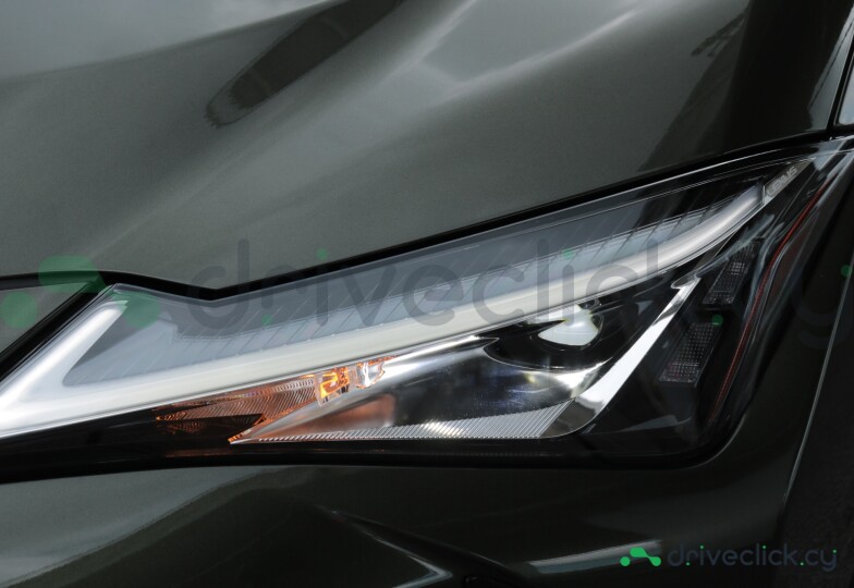 Lexus UX Green